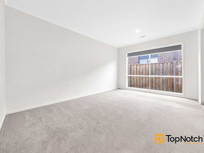 446 Mandalay Circuit, Beveridge