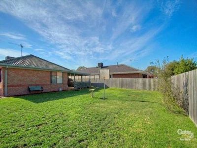 11 Macleod Way, Lynbrook