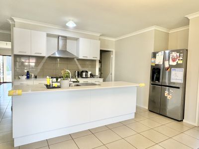 18 Dutch Avenue, Manor Lakes