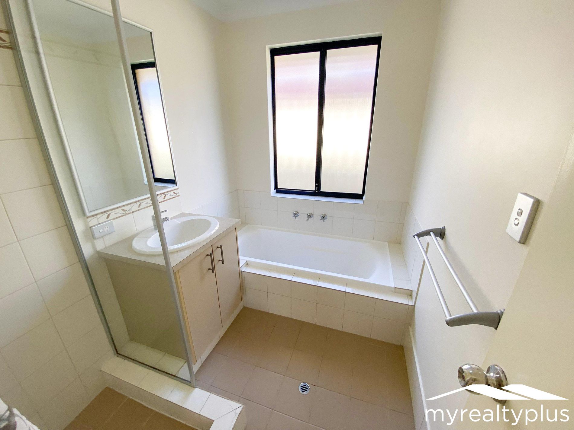 39 Hinchinbrook Avenue, Ridgewood