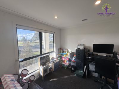 77 Williams Landing Boulevard, Williams Landing