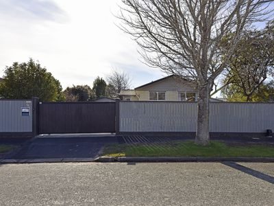 55 Solomon Avenue, Redwood
