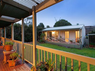 8 Fenton Ave, Rosebud