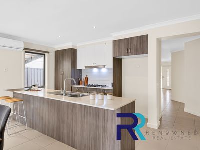 5 EMMETTS MEWS, Deer Park