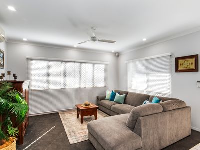 8 Crestbrook Drive, Mount Louisa