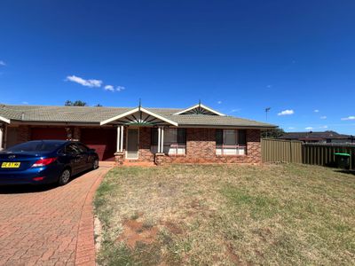 6B John Glenn Place, Dubbo
