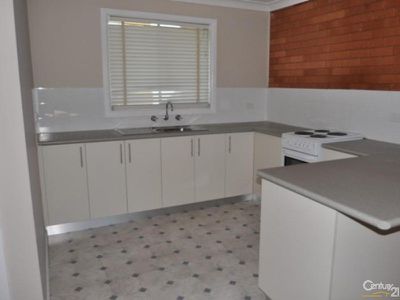 4 / 4  Forrest Cresent, Dubbo