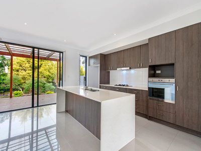 8 / 323 Bayview Street, Hollywell