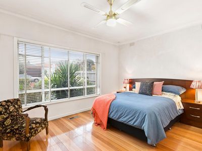 15 Nerissa Grove, Oak Park