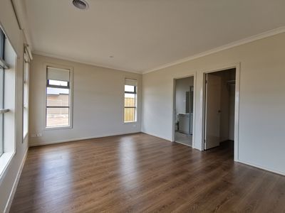 16 Gambino Crescent, Truganina