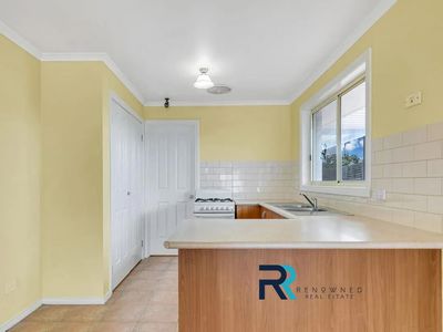 4 FINCHLEY PARK CRESCENT, Tarneit