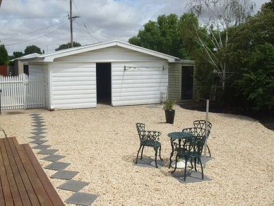 39 Rose Street, Horsham