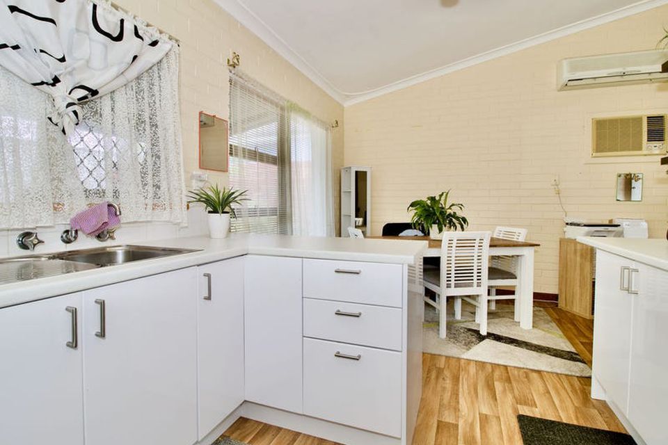 18 Liverpool Street , Shoalwater