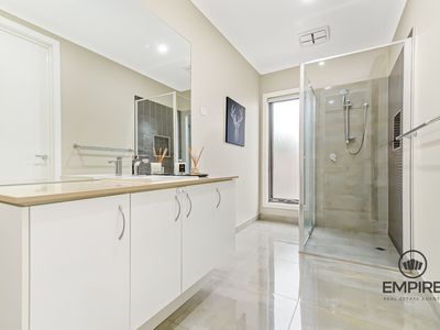 62 Como Parade, Clyde North