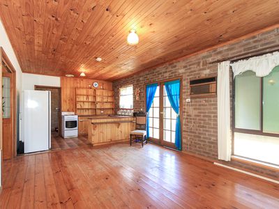 128 Railway Road, Elmore