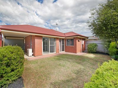 2 / 29 Simone Cres, Morphett Vale