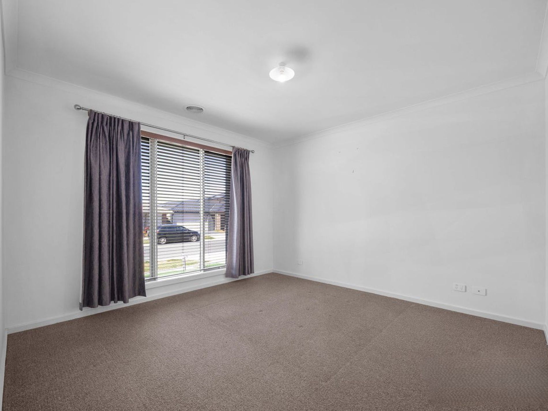 27 Rosewater Street, Manor Lakes