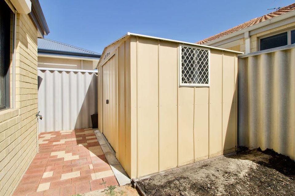 24 Almond Avenue , Shoalwater