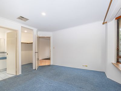 22 Mary Mackillop Glen, Queens Park
