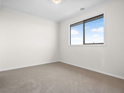 28 Hedgevale Drive, Officer
