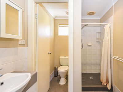 4 Carnegie Place, Greenfields