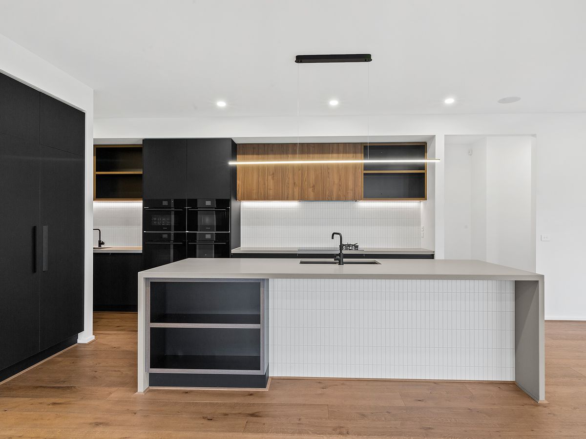 21 GRAZING WAY, Clyde North