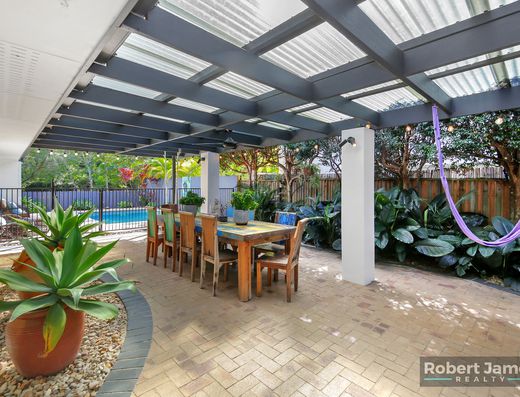 UNIQUE DUAL LIVING AT ITS BEST image 4