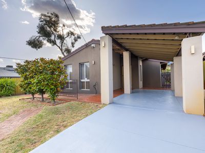 132 Treasure Road, Queens Park
