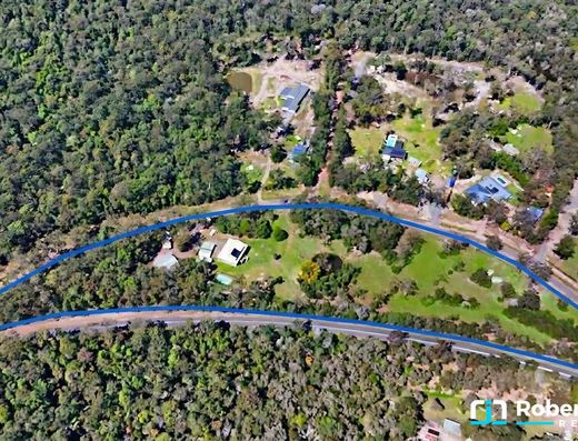 Enter Acreage Freedom with Exceptional Multi-Generational Versatility image 5