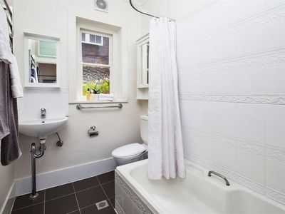 2 / 10 Allens Pde, Bondi Junction