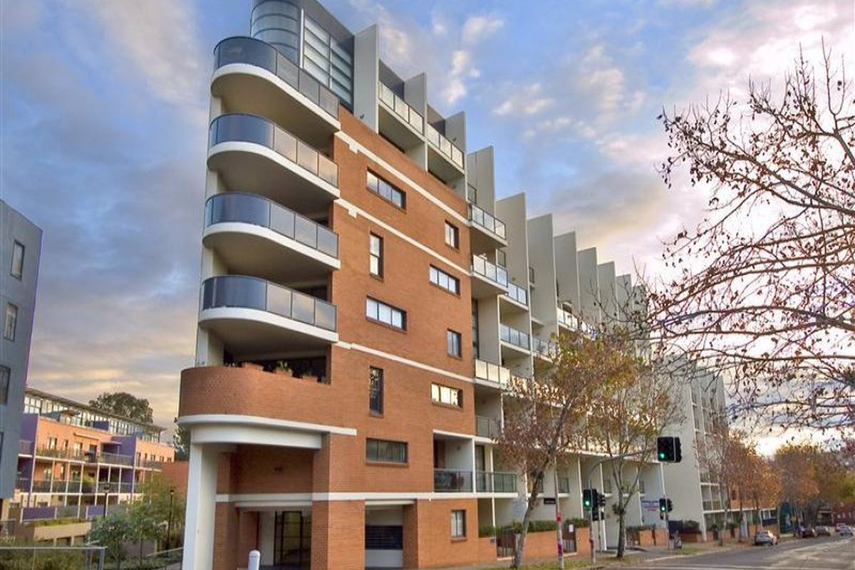 315E / 138 Carillon Avenue, Newtown