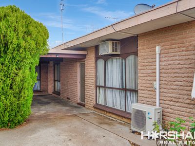 2 / 5 Schwarz Avenue, Horsham
