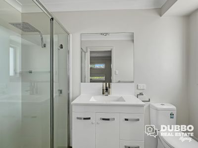 17  Lansdowne Drive, Dubbo