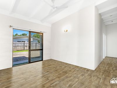 60 Hollywood Boulevard, White Rock