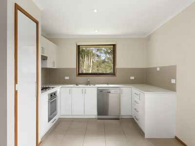 16 Jull Parade, Ringwood North