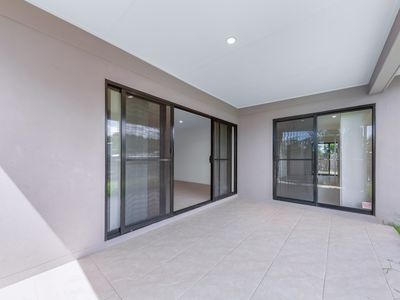 2 / 61 Endeavour Circuit, Cannonvale