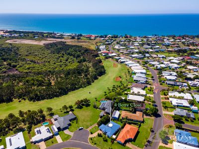 4 Betty Close, Coral Cove