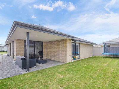 12 Pennant Boulevard , Geographe