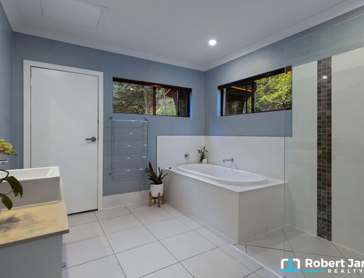Tranquil Acreage Retreat in Sought-After Doonan image 14