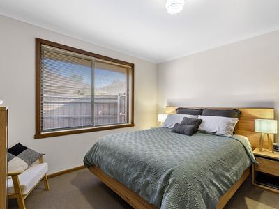 1 / 247 Greaves Street North, Werribee