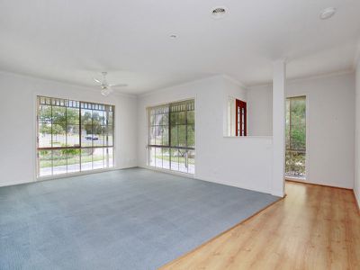 2 May Gibbs Crescent, Lynbrook