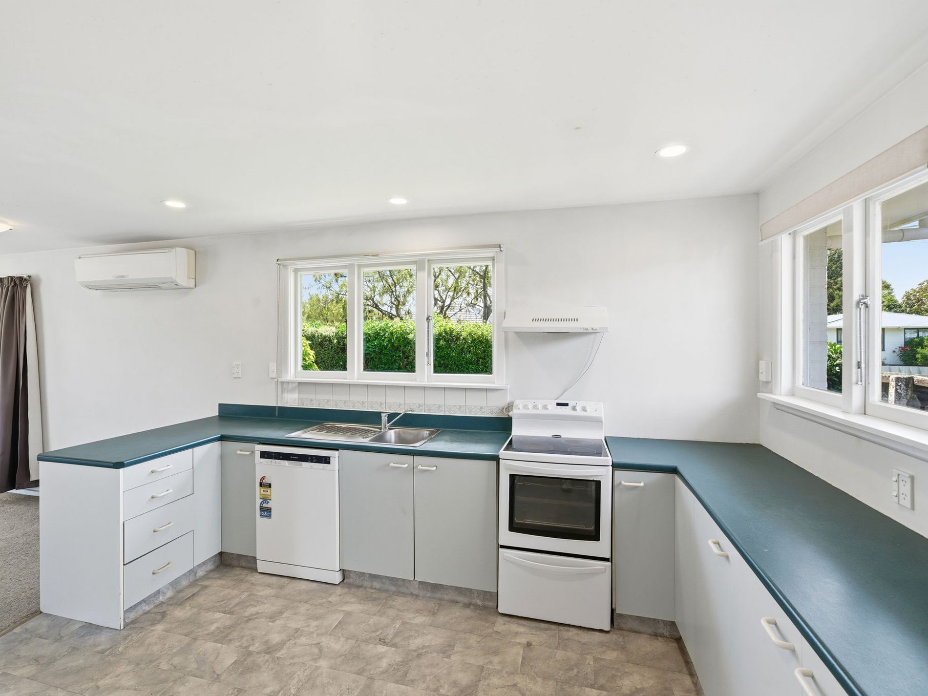 15 Wychwood Crescent, Bishopdale