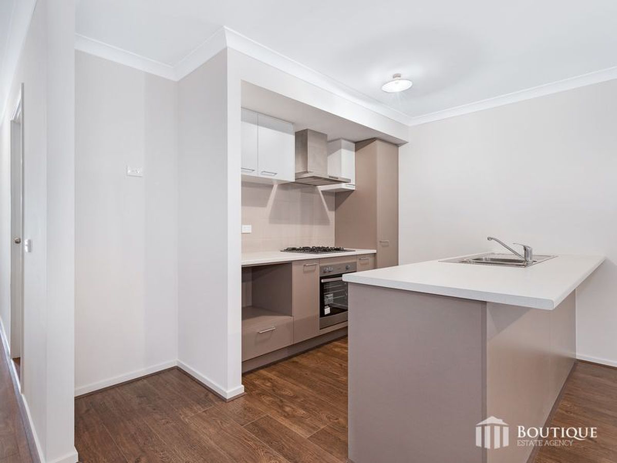 35 Sandy Road, Officer