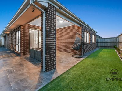 8 Colonnade Street, Clyde North