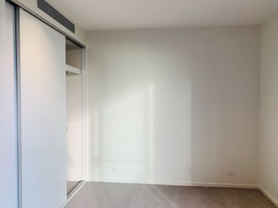 702 / 5 Evergreen Mews, Armadale