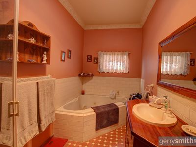 72 Williams Road, Horsham
