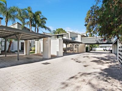 9 / 2 Dolphin Crescent, Noosaville