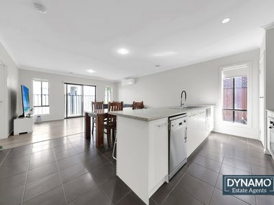 24 Huntingfield street, Craigieburn