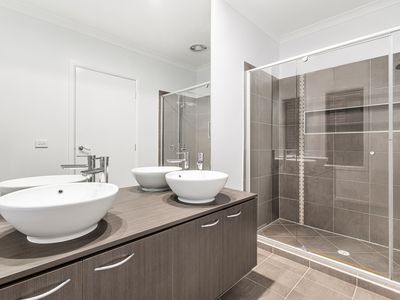 17 Perry Circuit, Cranbourne North