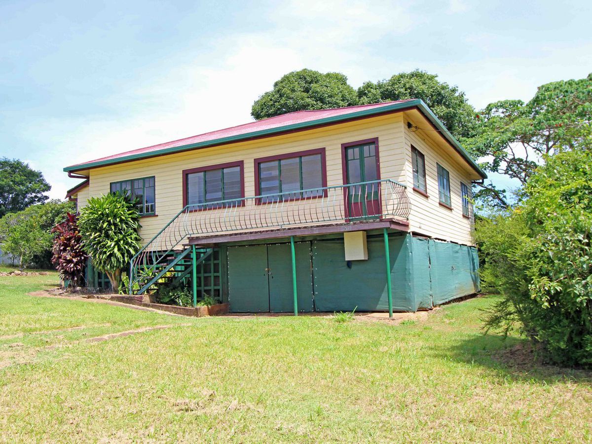 44 WEAVER STREET, Atherton